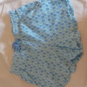 Vineyard Vines girls size small shorts